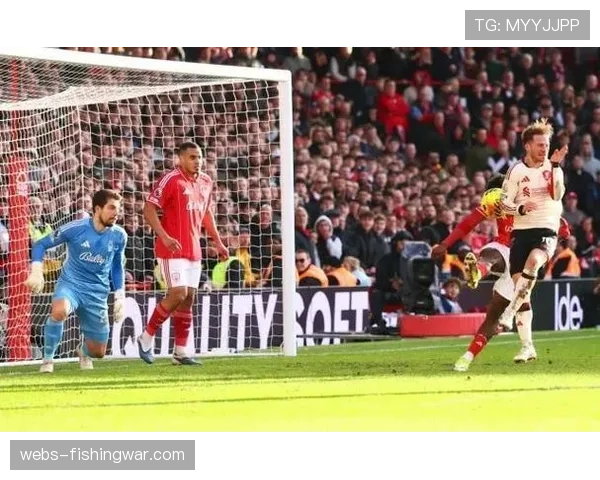 争议瞬间：诺丁汉森林进球因体毛级越位被VAR取消